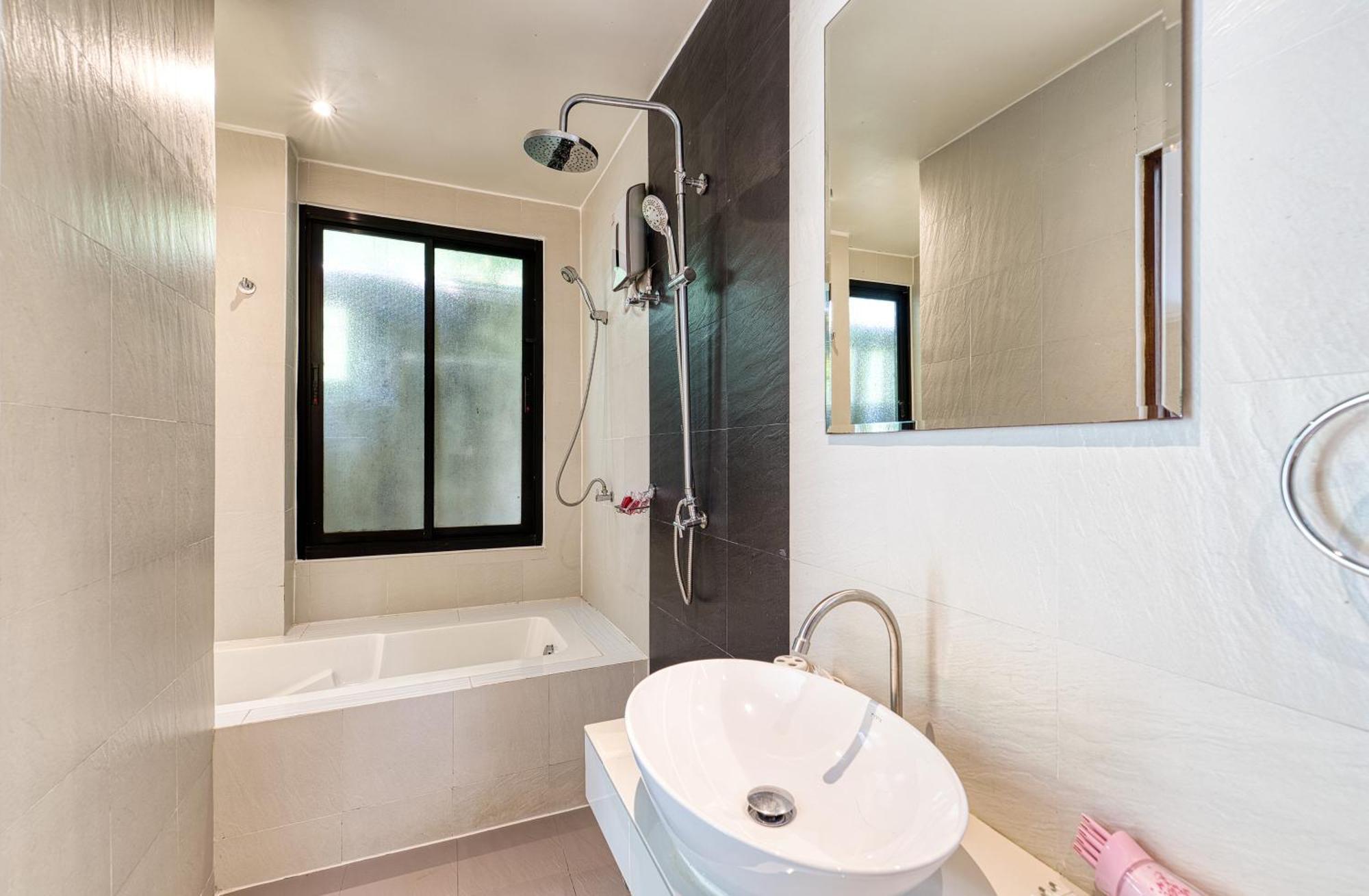 Baan Rawee Villas หาดเฉวง ภายนอก รูปภาพ